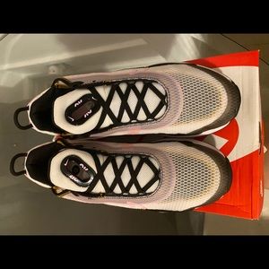 NIKE AIRMAX 2090